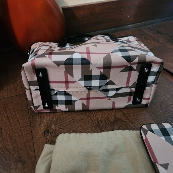 Burberry Tote/Shoulder Bag with removable pouch & Dust Bag All Authentic - Picture 6 of 12